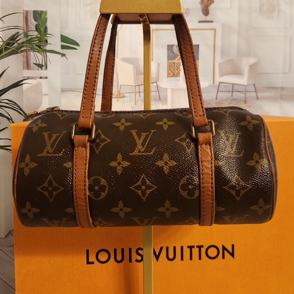 Louis Vuitton Handbags - COA! Louis Vuitton Papillon 22 in amazing preloved condition. Gorgeous LV!